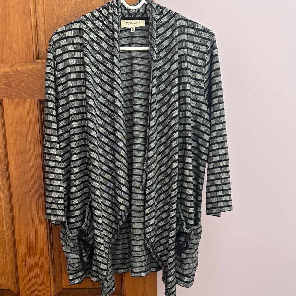 Jones New York Black and Gray  3/4 length sleeve cardigan